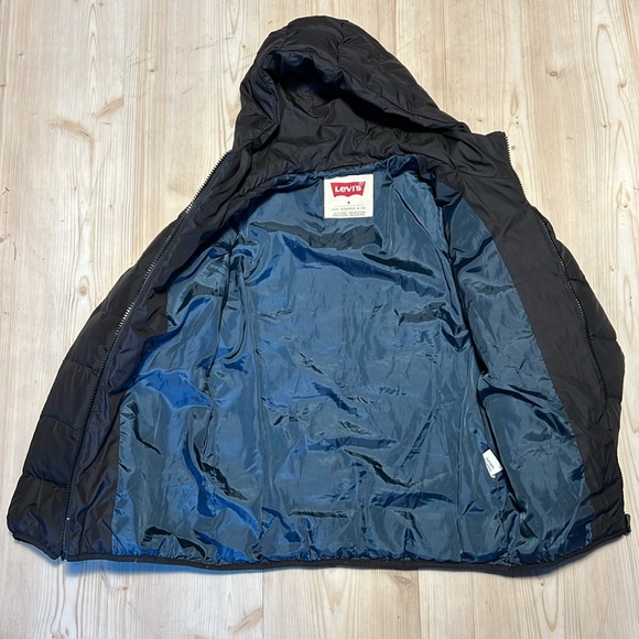 Levi’s Cozy Winter Puffer Jacket - Picture 7 of 11